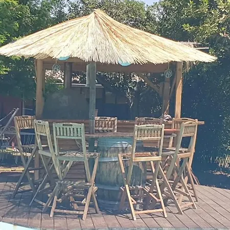 Le Cabanon Piscine Jacuzzi Sauna Paillote Apartmán *